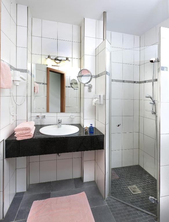 Hotel Pohl Kinheim Oda fotoğraf