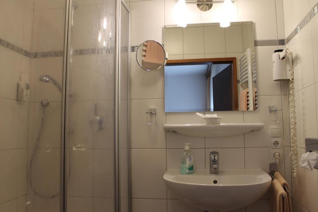 Hotel Pohl Kinheim Oda fotoğraf